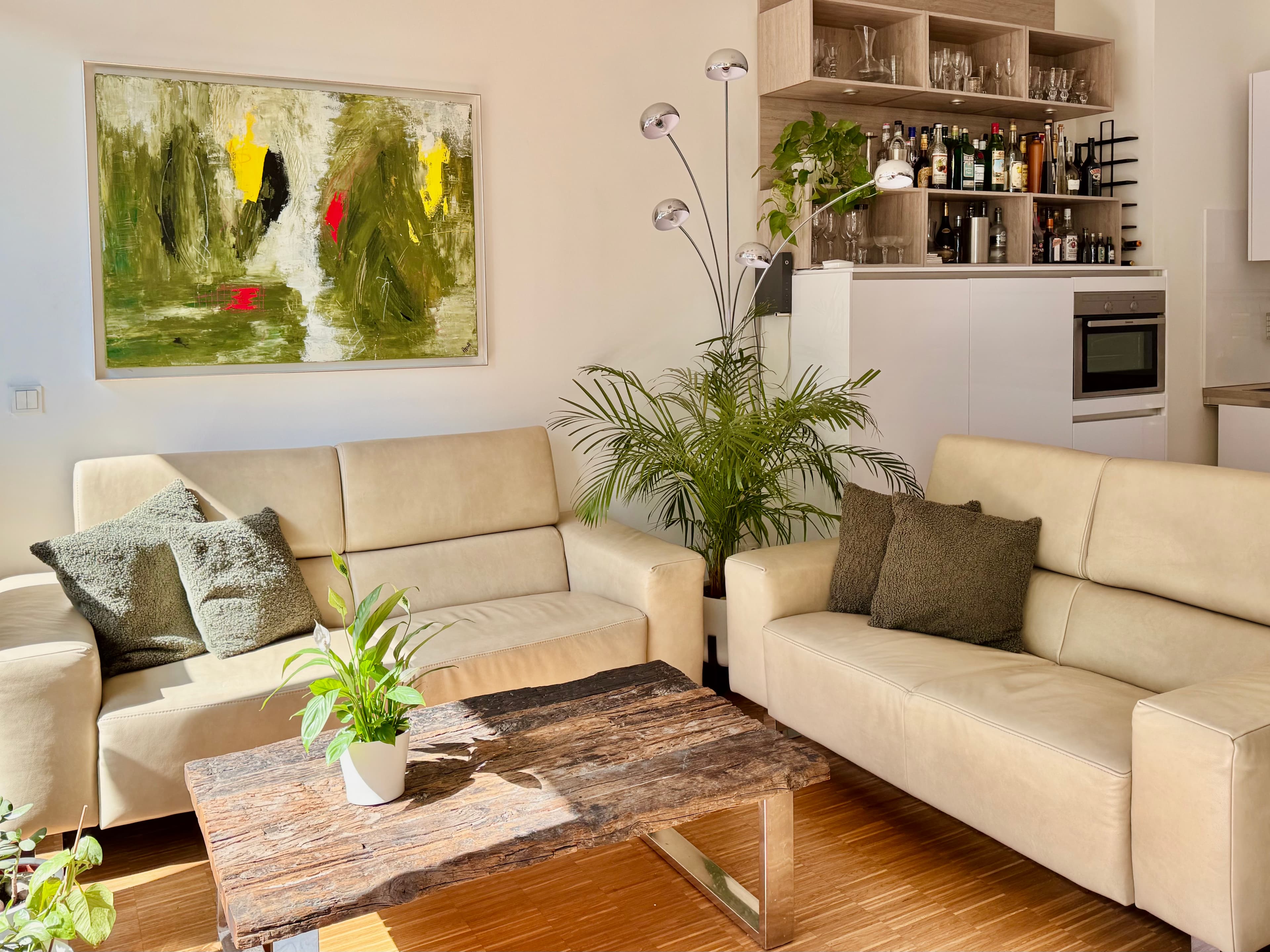 Coffee table and lounge area
