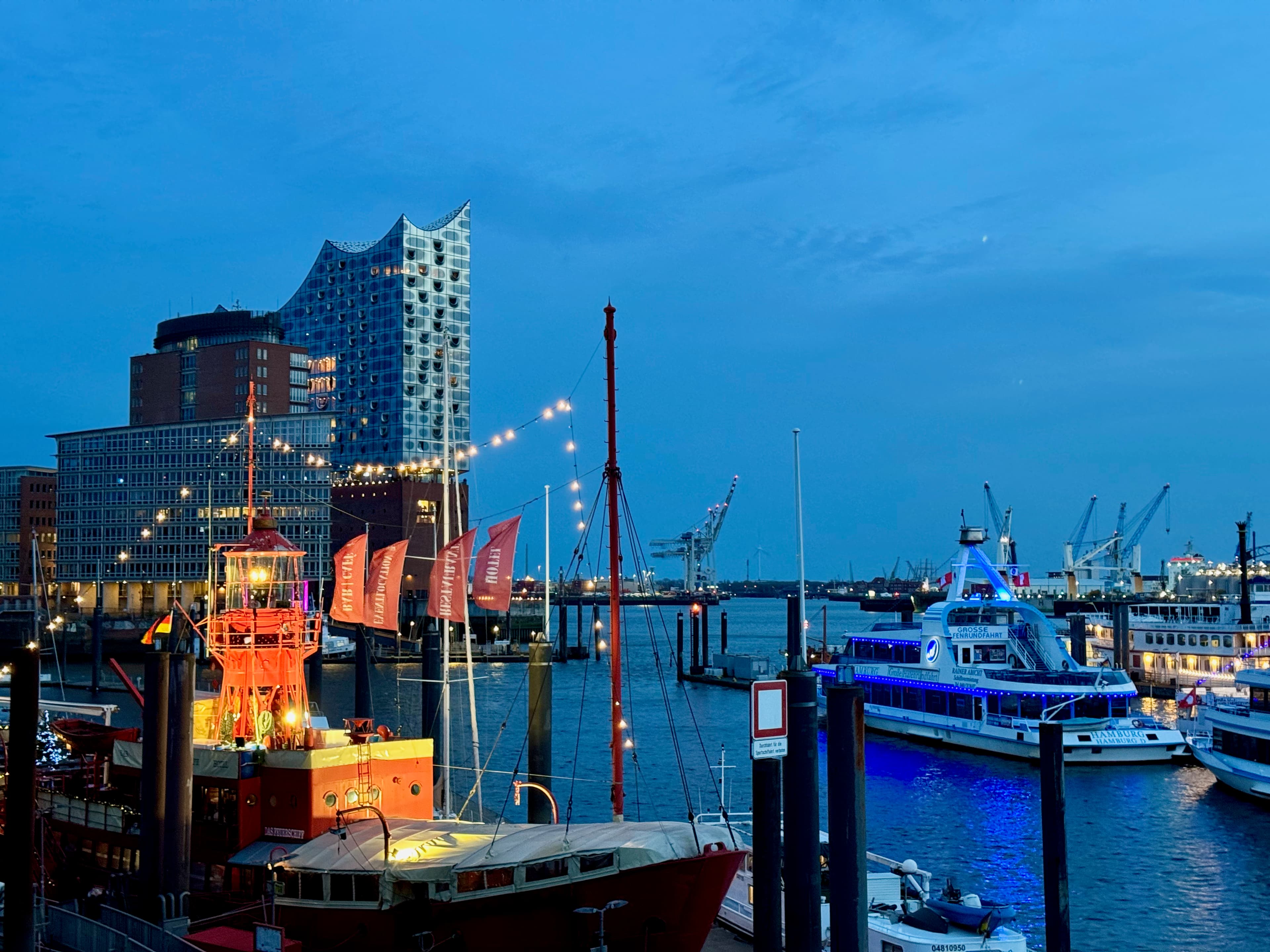 Elbphilharmonie concert hall illuminated at night