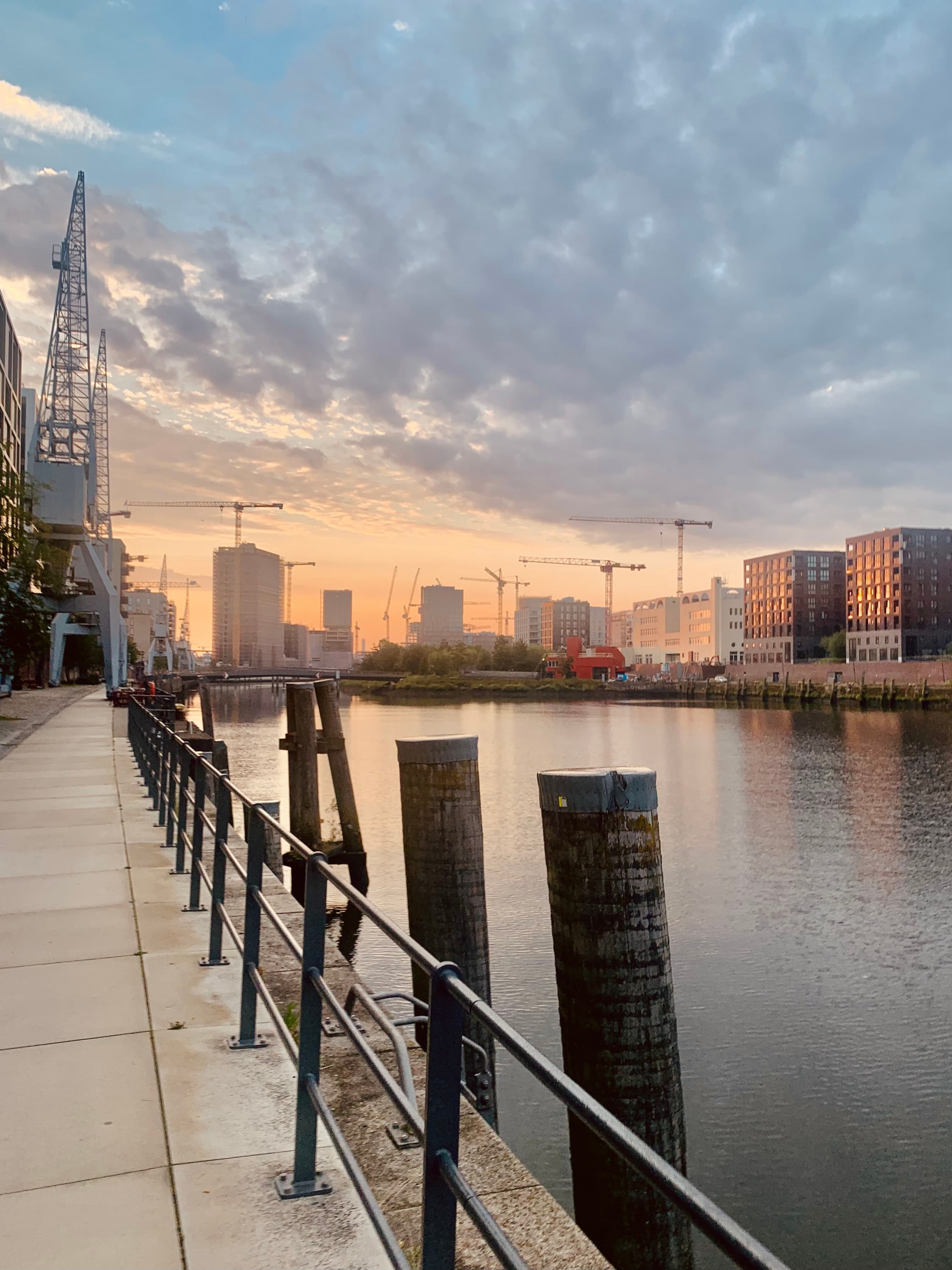 Baakenhafen harbour basin and HafenCity skyline