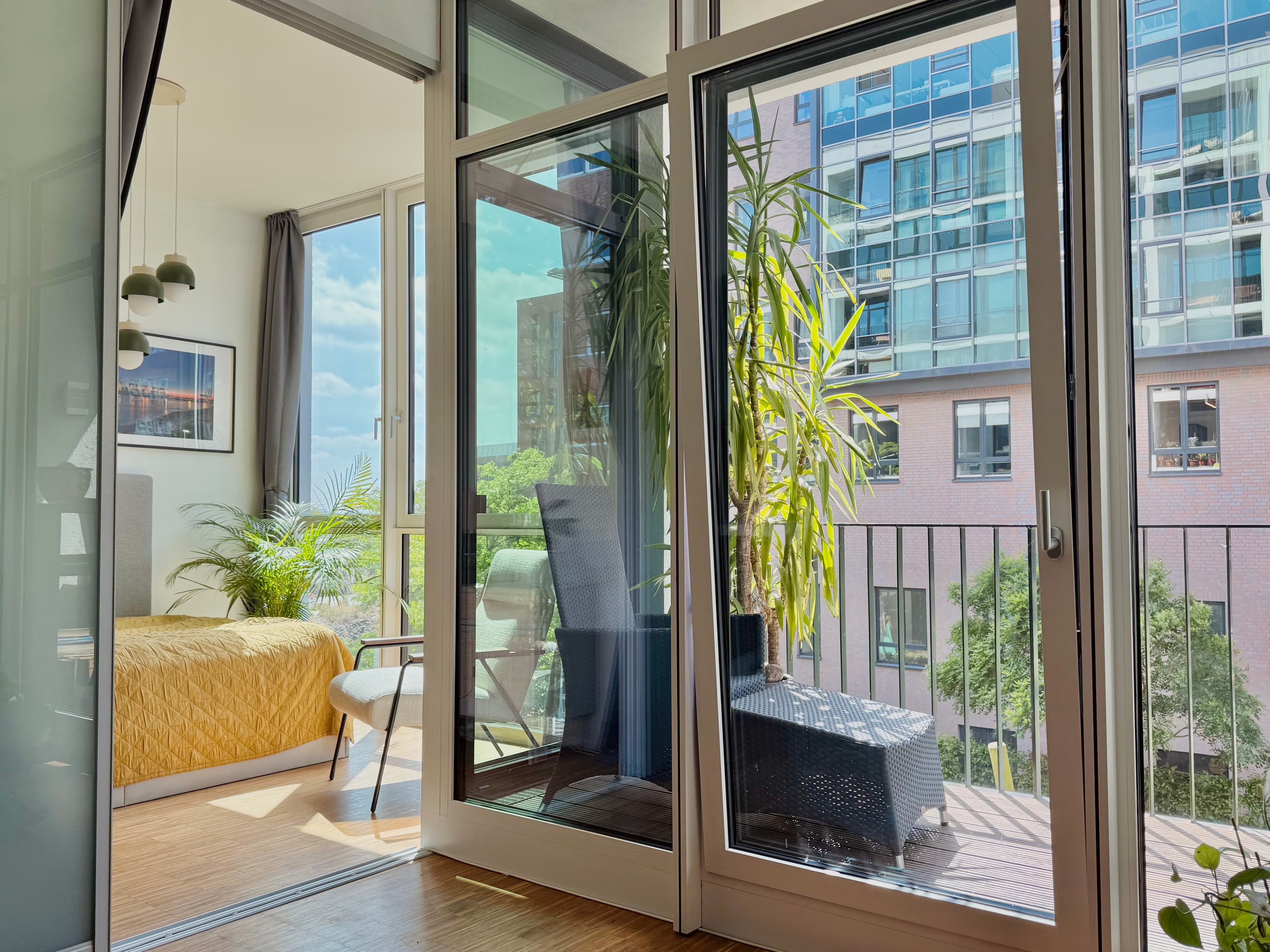 Guest bedroom with HafenCity view